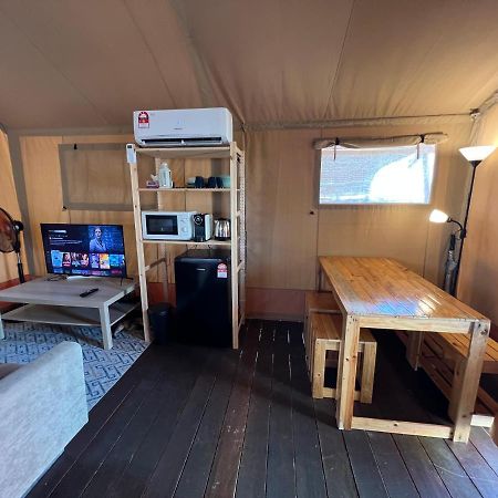 Rembulan Escape - Beachfront Safari Tent كامبونج بيناريك المظهر الخارجي الصورة