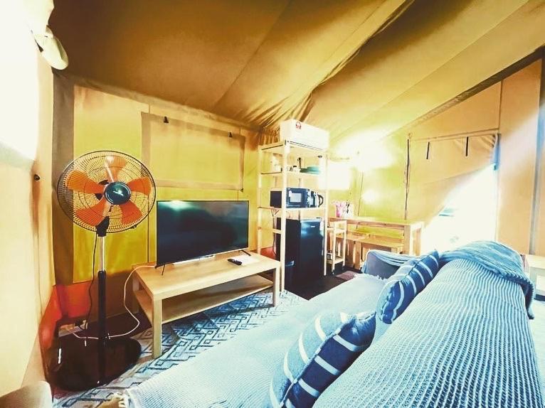 Rembulan Escape - Beachfront Safari Tent كامبونج بيناريك المظهر الخارجي الصورة