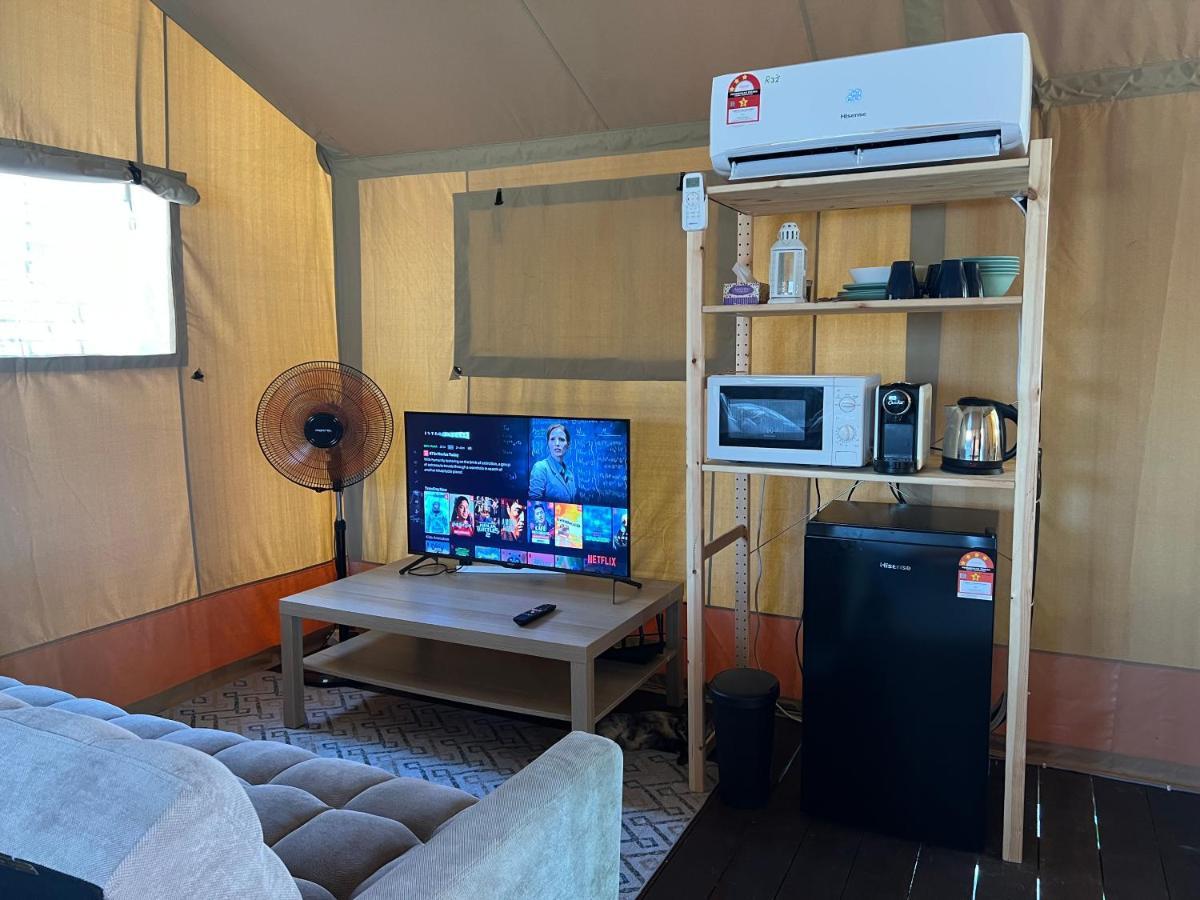 Rembulan Escape - Beachfront Safari Tent كامبونج بيناريك المظهر الخارجي الصورة