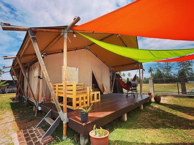 Rembulan Escape - Beachfront Safari Tent كامبونج بيناريك المظهر الخارجي الصورة