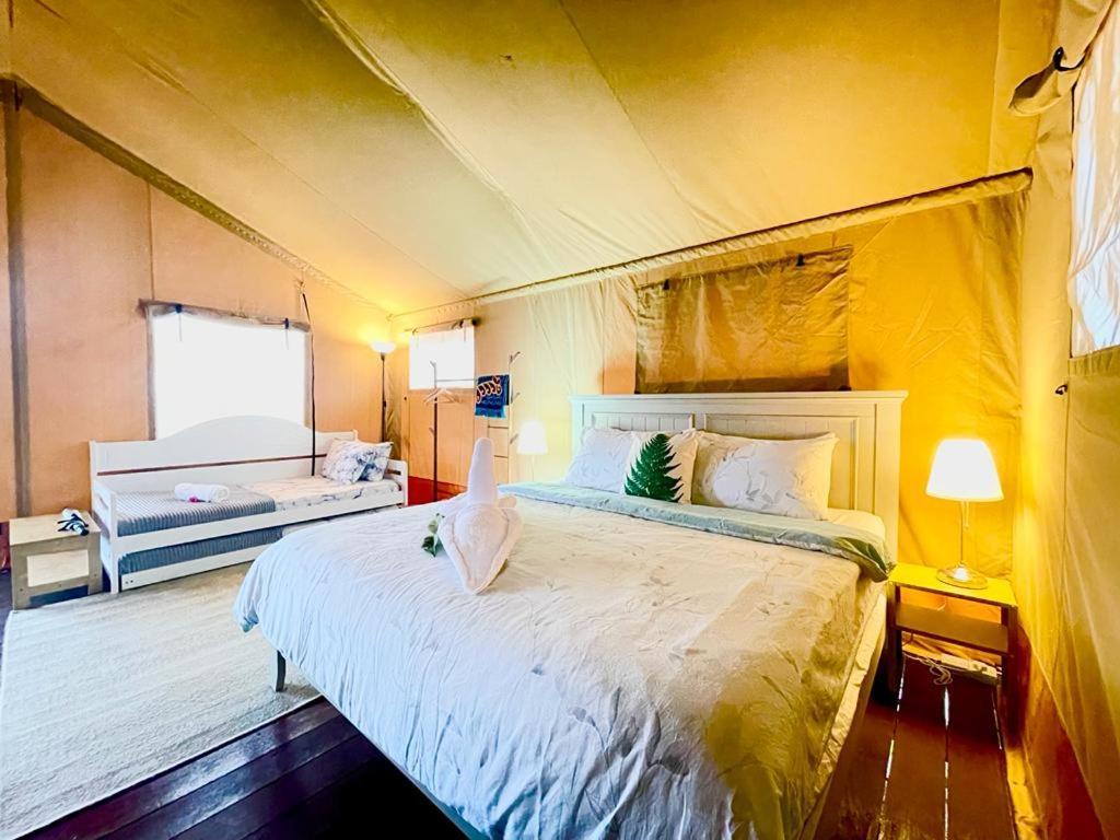 Rembulan Escape - Beachfront Safari Tent كامبونج بيناريك المظهر الخارجي الصورة