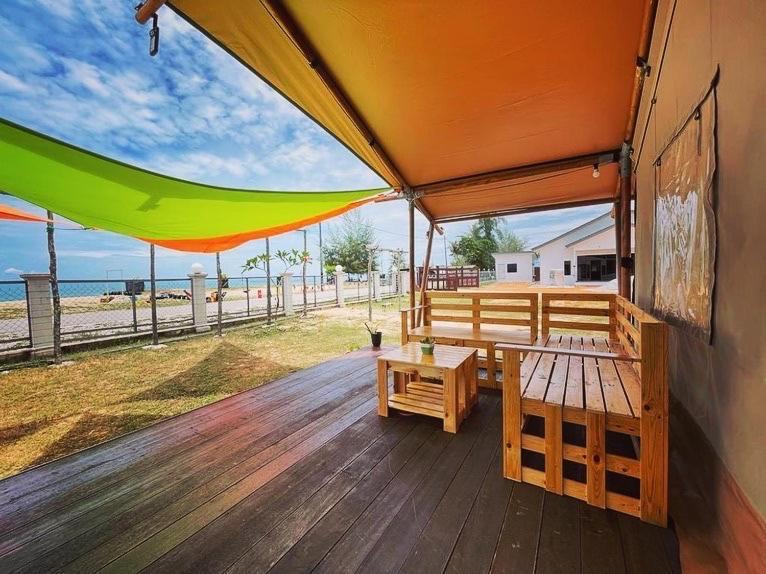 Rembulan Escape - Beachfront Safari Tent كامبونج بيناريك المظهر الخارجي الصورة