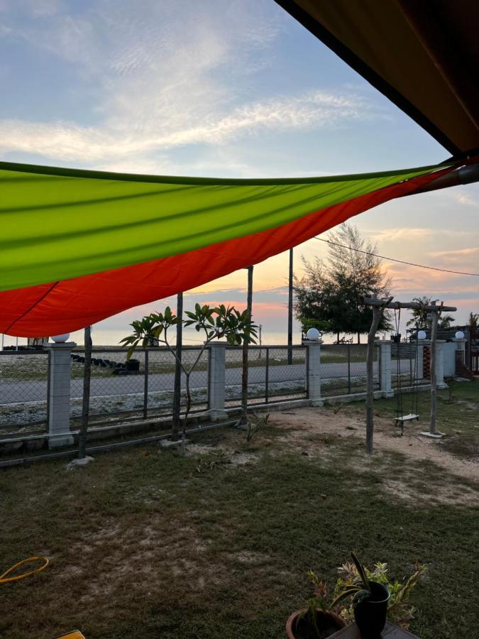 Rembulan Escape - Beachfront Safari Tent كامبونج بيناريك المظهر الخارجي الصورة